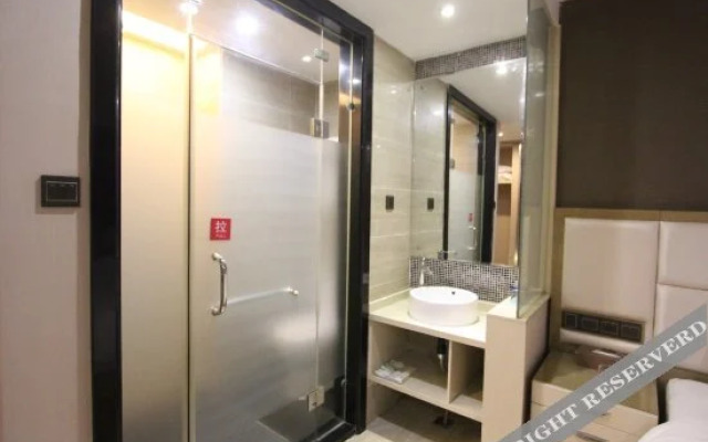 Maoming Zhanquan Hotel (People's Square High-speed Railway Station)