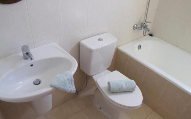 2 bedroom apartment E8 located pool level, sea view, FREE WIFI