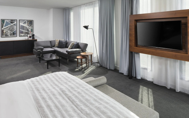 Le Méridien Columbus, The Joseph