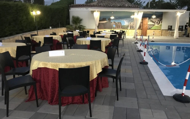 Holiday House & Events With Private Pool in the Center of Sicily