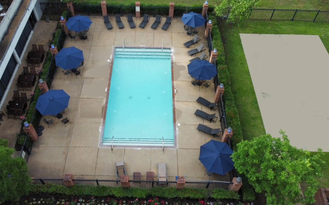 Historic Whispering Woods Hotel & Conference Center
