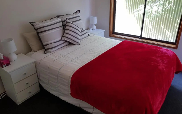 Portarlington beach shack 50 metres to the water – Guest Rooms – Portarlington