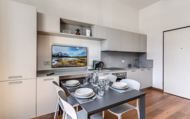 AwesHome Luxury Apartment