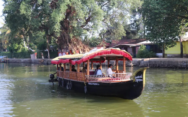 Sreekrishna Houseboat