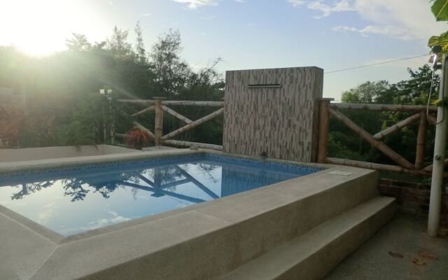 Charlie Suites Ayampe