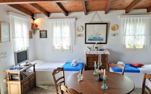 Traditional country house in Tinos
