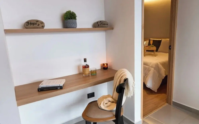 Rosa Negra Suite w/ Jacuzzi Near Stadium
