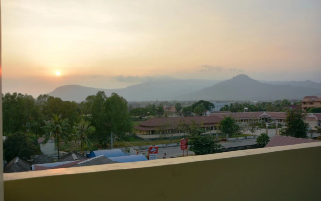 Neakru Guesthouse and Restaurant