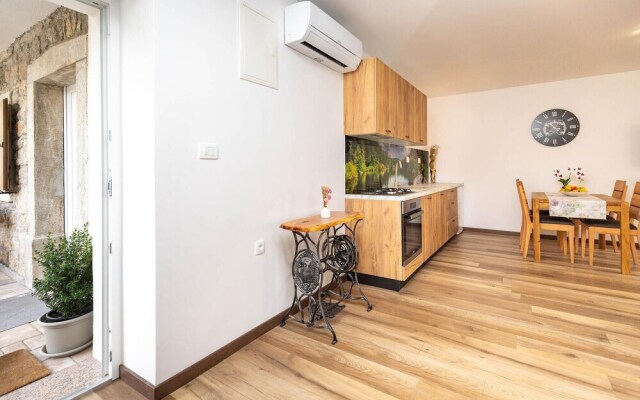 Beautiful Apartment in Veprinac With Wifi and 2 Bedrooms