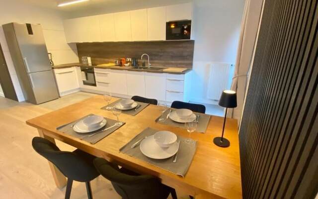 2 Bedrooms Flat in Center with Parking