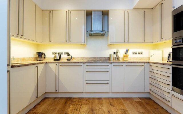 Elgin Crescent Apartment