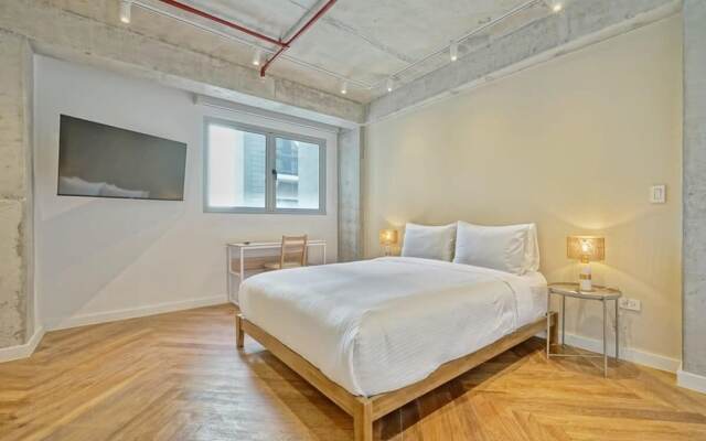 w Stylish 2BR in Plaza Herrera