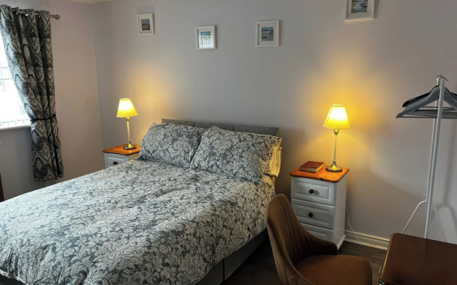Shalom Apartment 98B
