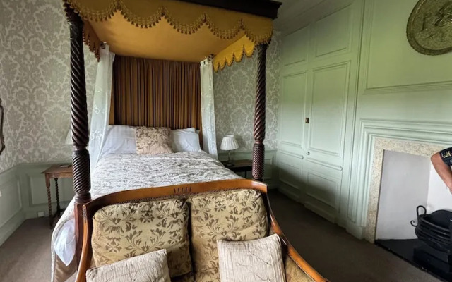 The Rowley Manor Hotel