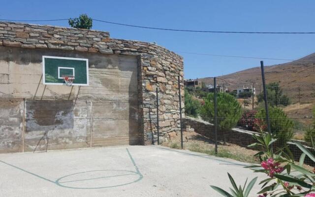 Relax Joy Villa - Easy Beach Access 150m Away