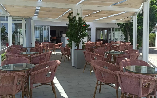 Summer Dream Hotel