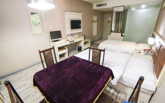 Yading Hotel (Yicheng Xiangsha Avenue)