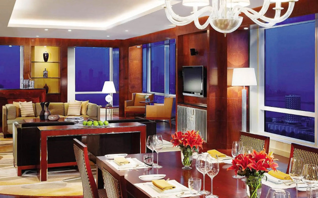 Отель Four Seasons Hotel Mumbai