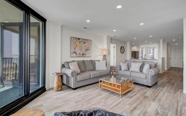 Summerhouse 305 by Wild Dunes, Oceanfront