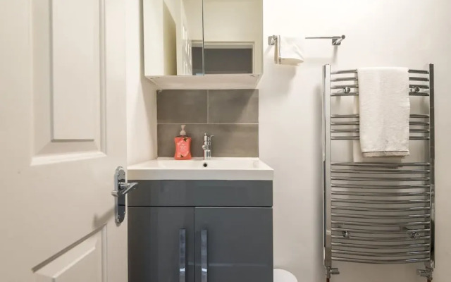 1bed-ground Fl -private Entrance