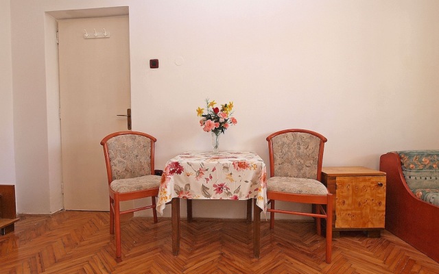 Apartment 860