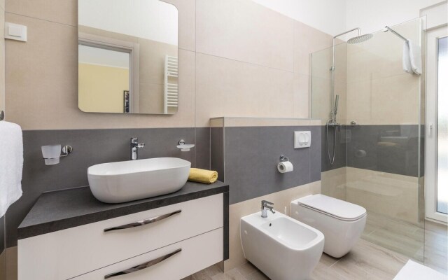 Stunning Home in Kujici With Sauna, Wifi and 5 Bedrooms
