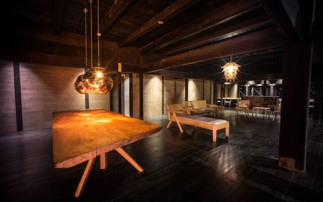 The Expedition Hotel Zenagi