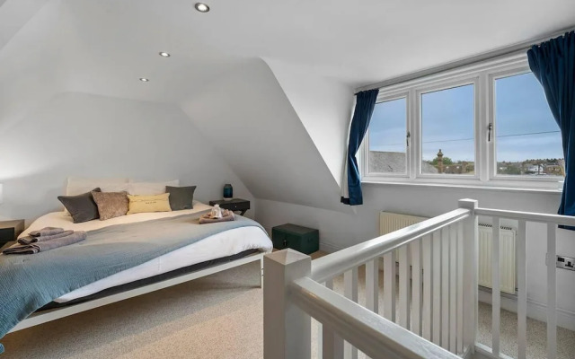 Perfect Location, dog Friendly Beautiful Home