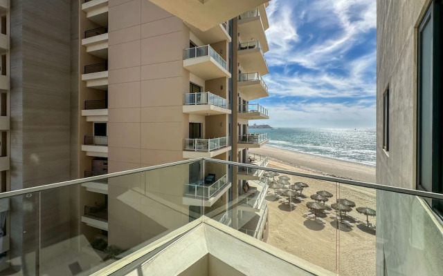 Paradise Found Luxe 2BR Condo in Iconic Location