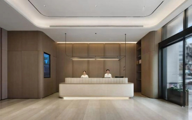 Yuanfeng Hotel (Shenzhen East Railway Station Buji Subway Station)