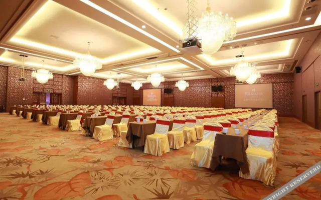 Ramada By Wyndham Longyan