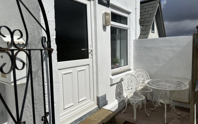 Cozy Coastal Lodge in Hayle