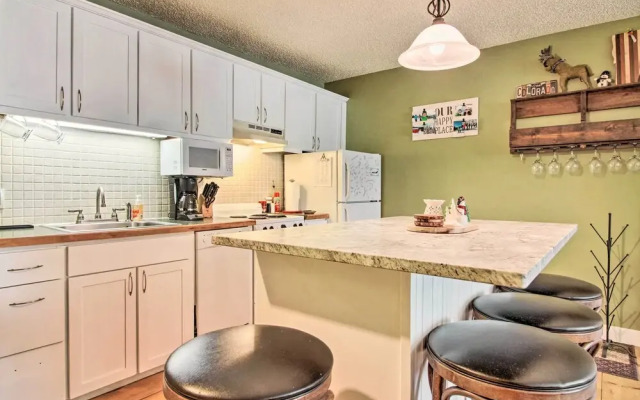 Cozy Condo w/ Magic Mountain Ski-in Access!