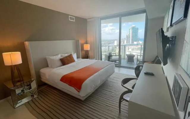 Hyde Beach Condos by Ammos VR