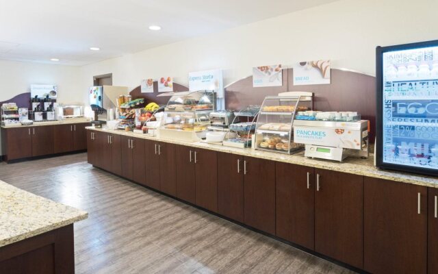 Holiday Inn Express & Suites Wyomissing by IHG