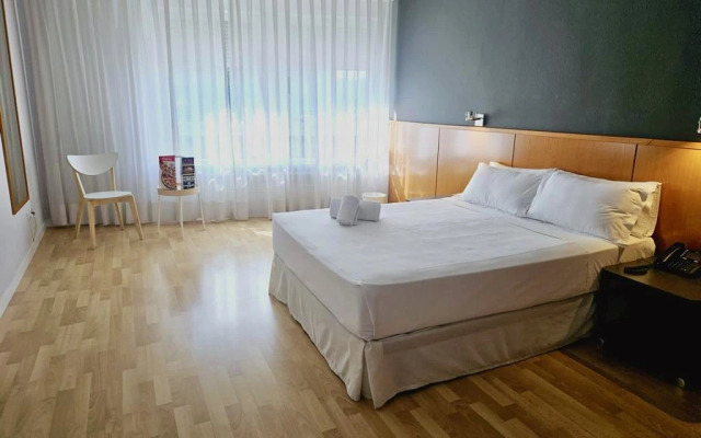 AP Hotel and Parking