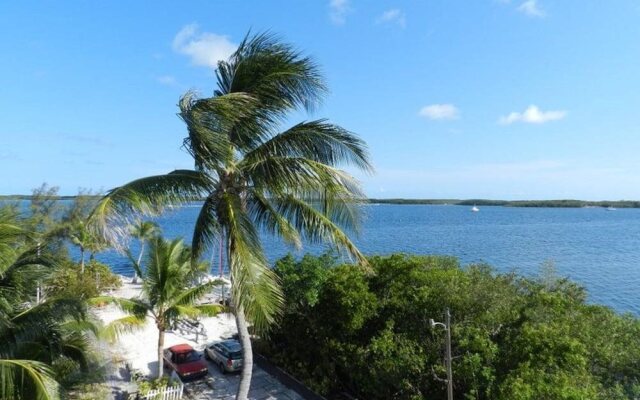 Tarpon Flats Inn and Marina