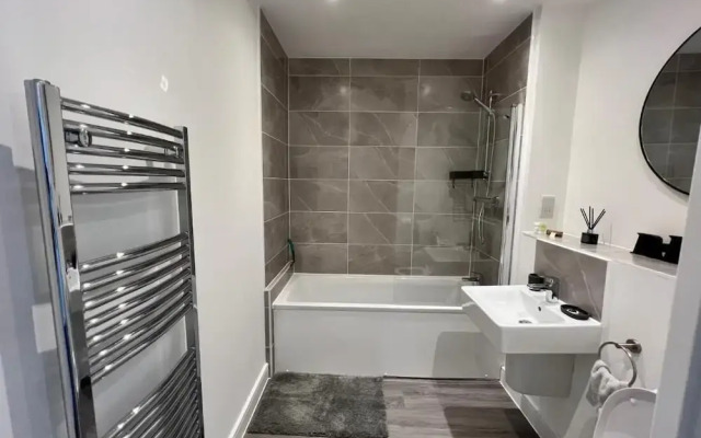 Modern 2 Bedroom Apartment