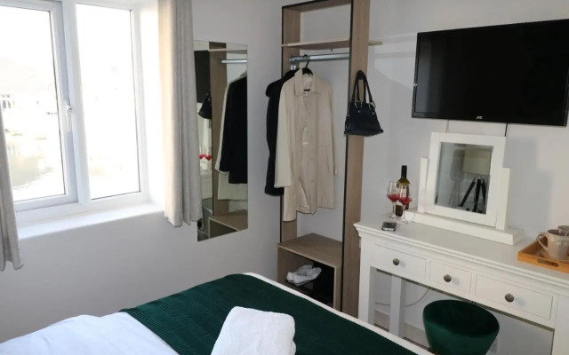 Riverside Rooms