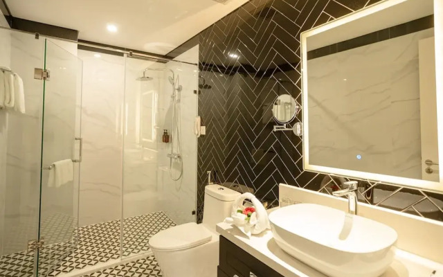 Rex Quang Binh Hotel