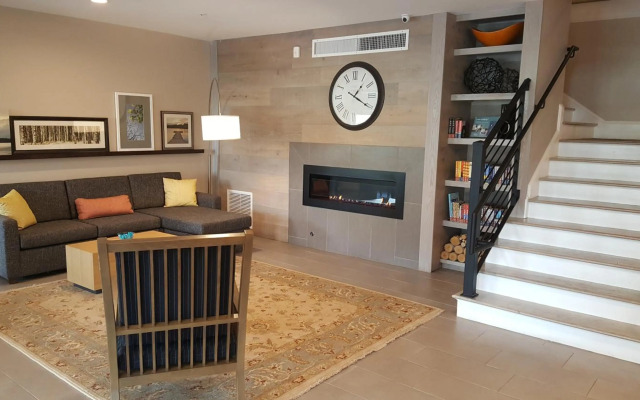 Country Inn & Suites by Radisson, Savannah Midtown, GA