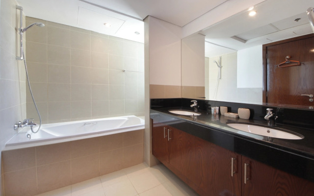 Spacious Two Bedroom in 8 Boulevard Walk