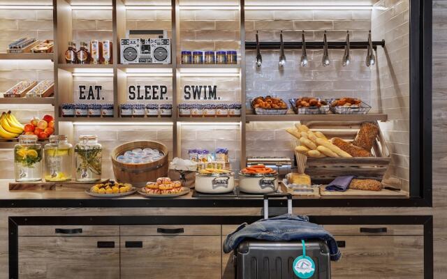 Moxy Bern Expo, A Marriott Hotel