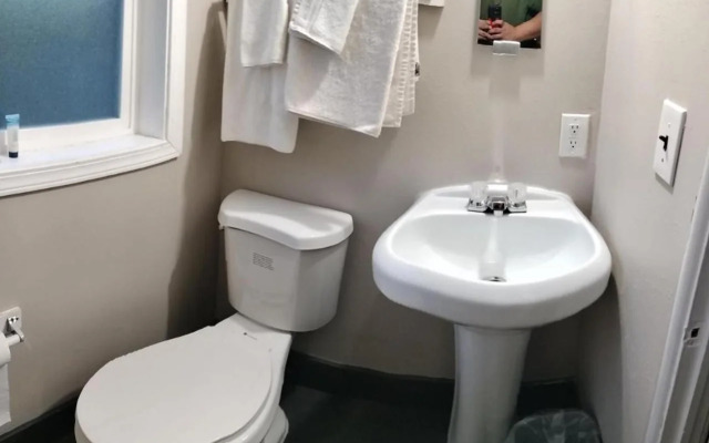 Budget Lodge by OYO Portland West