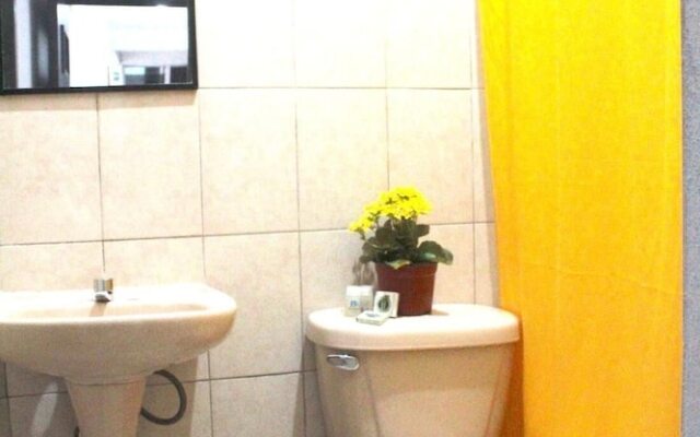 Room in Guest Room - Standard Queen Room two Beds n01