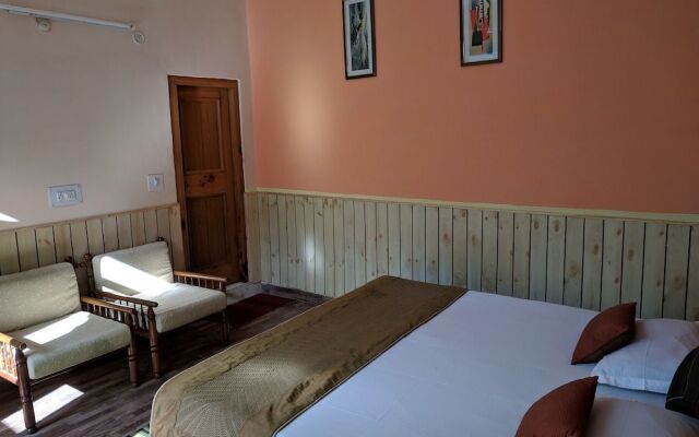 Dev Conifers Cafe & Cottages