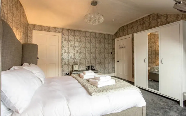 Huge Luxury Townhouse in the City Centre