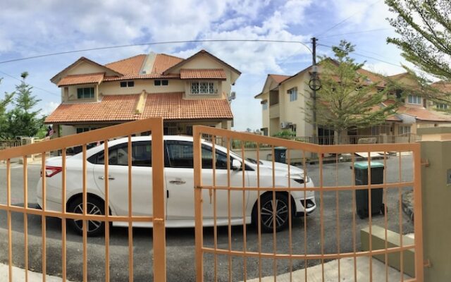 Lily Homestay Kangar