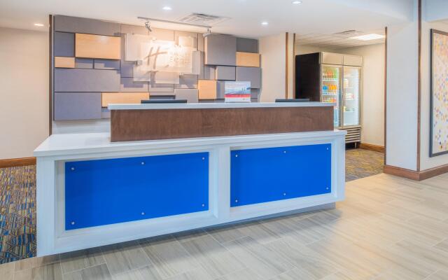 Holiday Inn Express Hotel & Suites Bismarck, an IHG Hotel