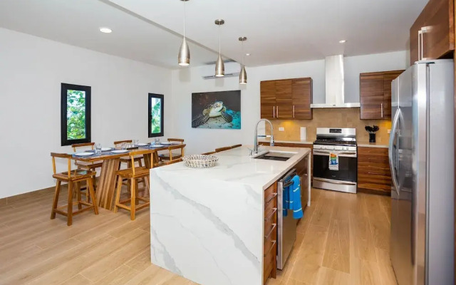 West Bay Breeze 3 Bedroom Home by RedAwning